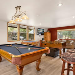 2667 - Moose Moritz Manor