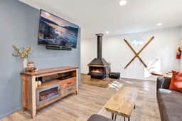 2364-Apres Chalet - Image 3