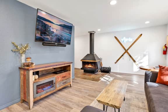 2364-Apres Chalet - Image 3