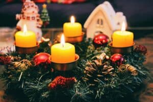 A Christmas wreath with candles