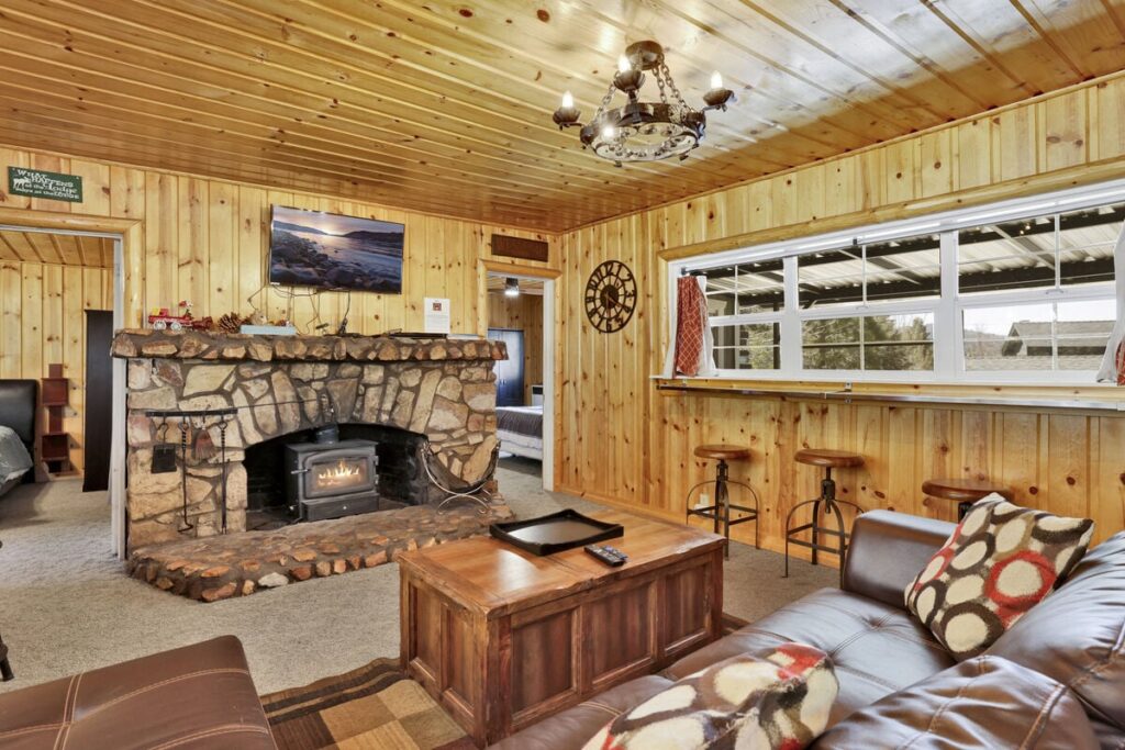 Big Bear Lakefront cabin living room